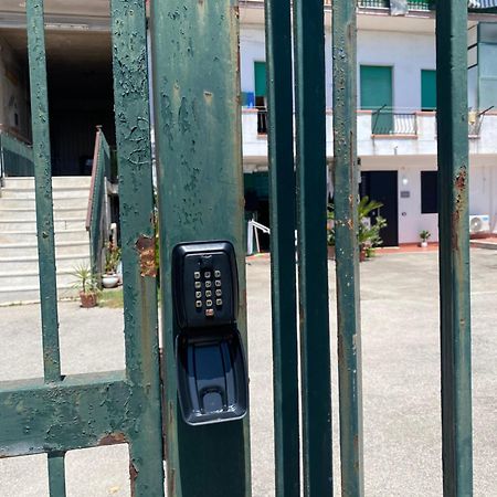 Gate 16 Room Napoli Εξωτερικό φωτογραφία