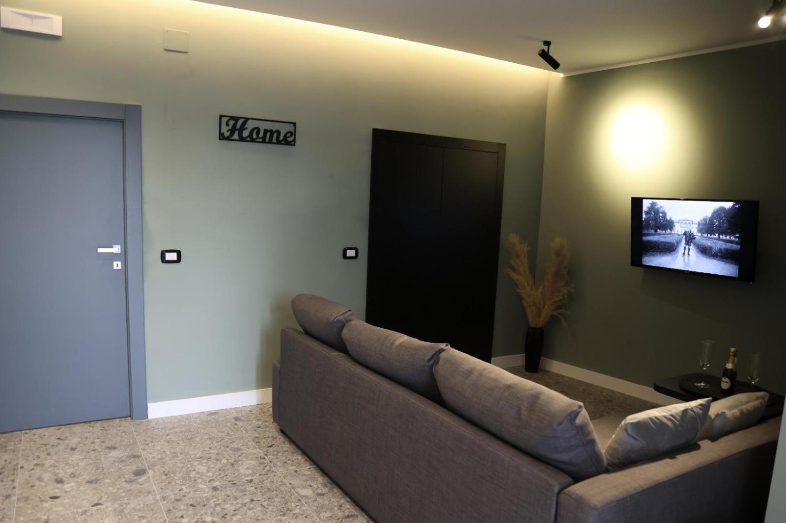 Gate 16 Room Napoli Εξωτερικό φωτογραφία