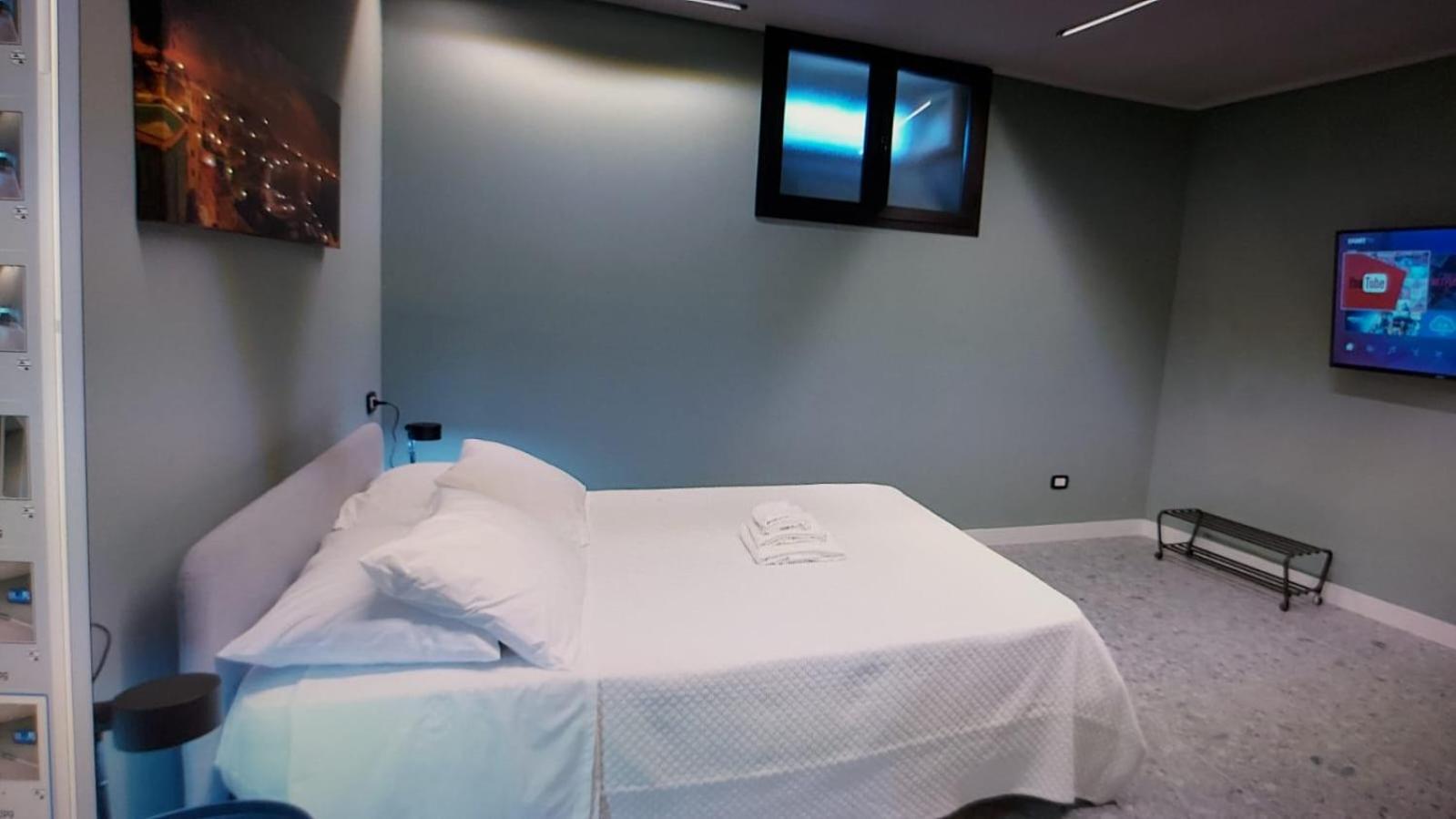 Gate 16 Room Napoli Εξωτερικό φωτογραφία
